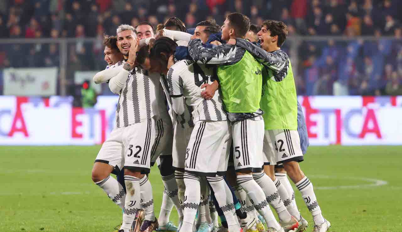 Giocatori Juventus esultano a Cremona