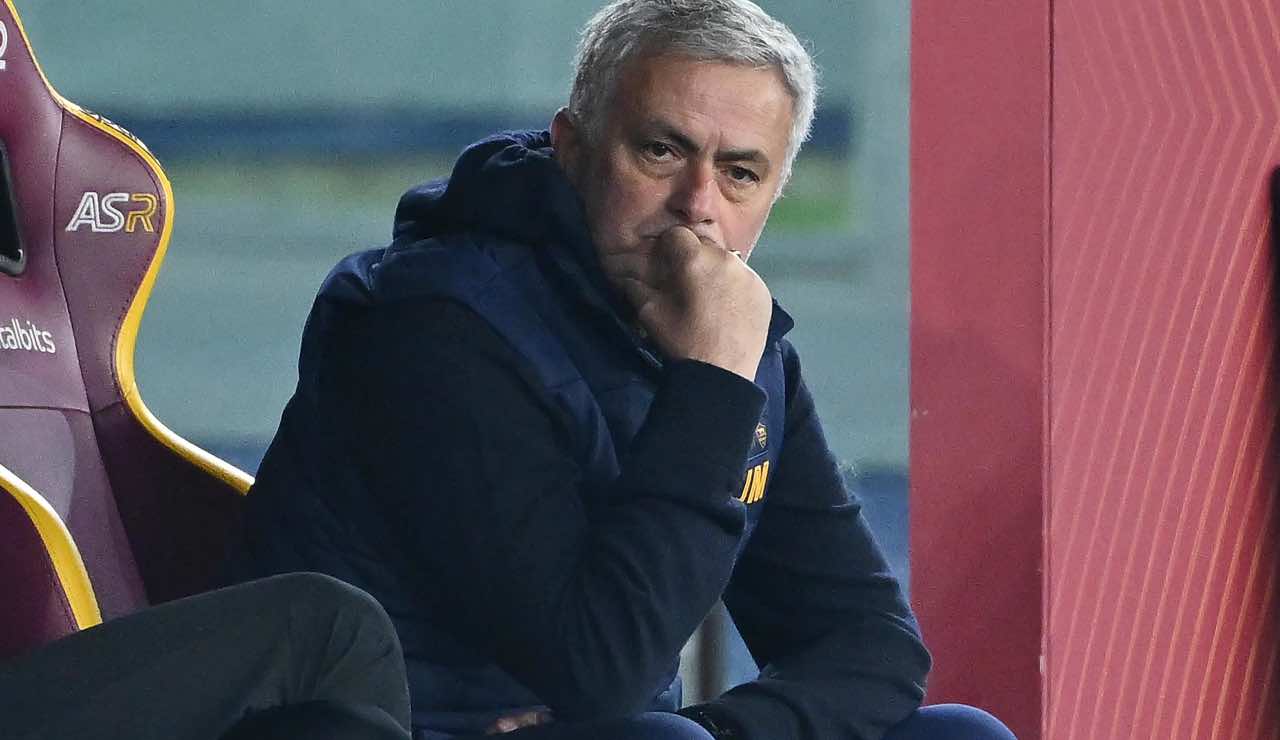 José Mourinho durante una partita della Roma