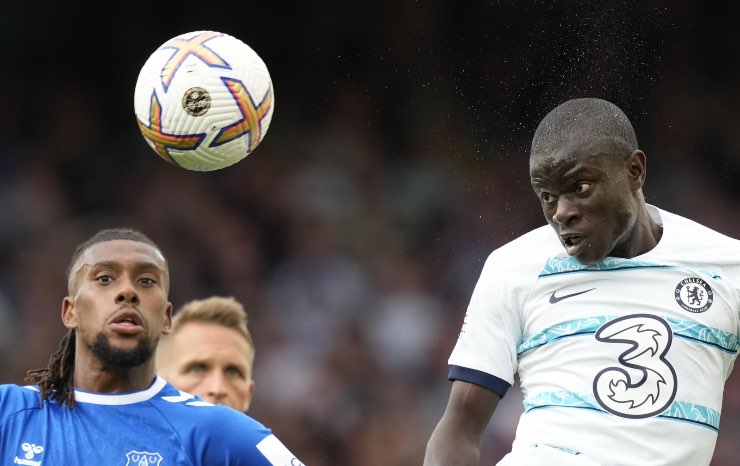 N'Golo Kantè in azione aerea