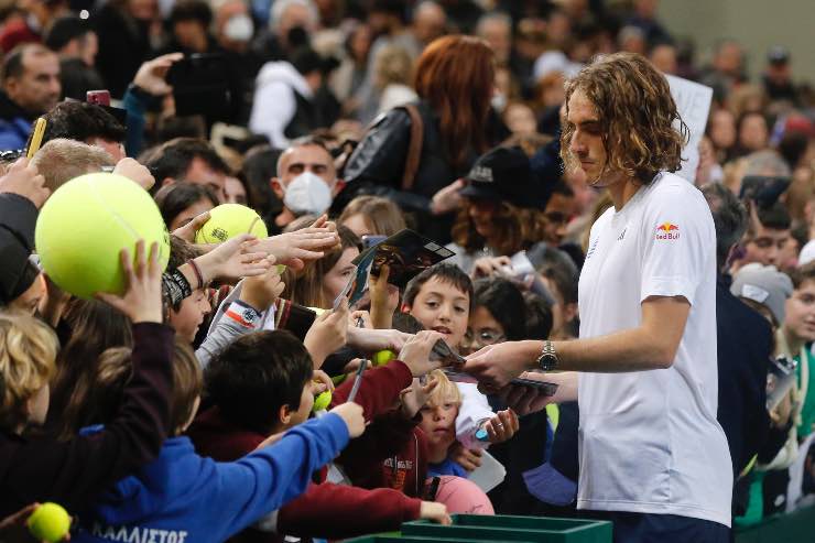 Tsitsipas costretto a fermarsi 