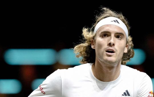 Tsitsipas costretto a fermarsi