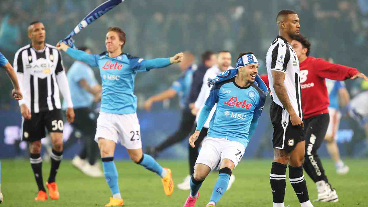 Napoli esulta per la vittoria dello scudetto - NewsSportive.it
