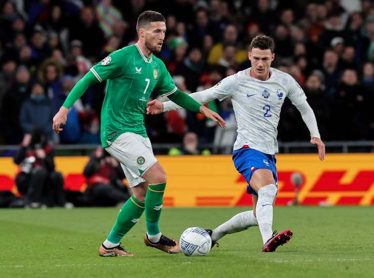 Pavard con la maglia della nazionale francese - NewsSportive.it