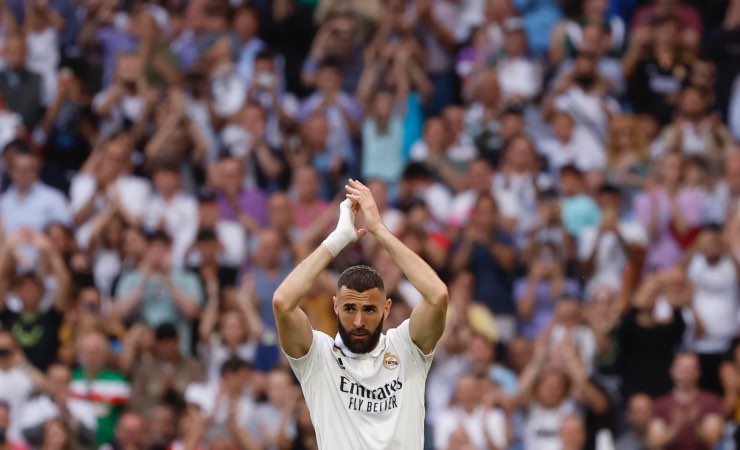 Benzema standing ovation