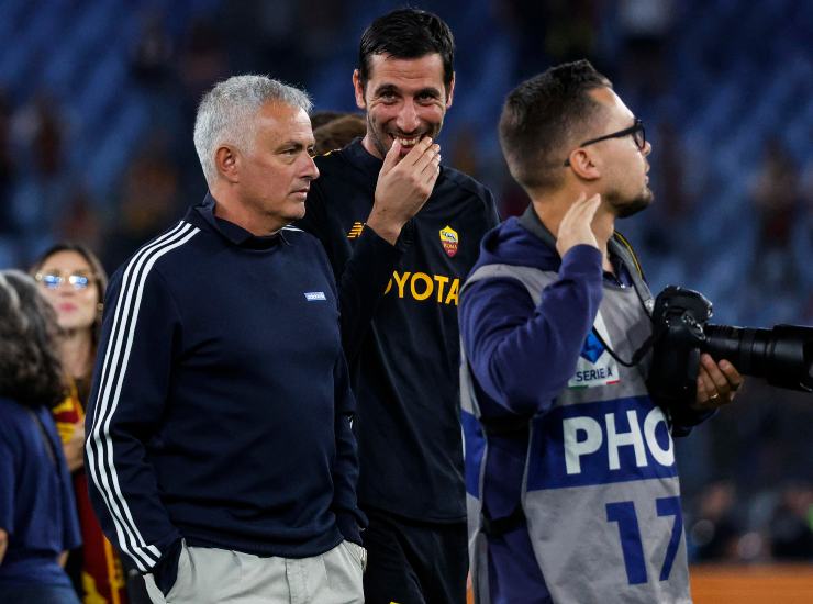 Mourinho un gesto dopo Roma-Spezia fa tranquillizzare i tifosi - NewsSportive.it